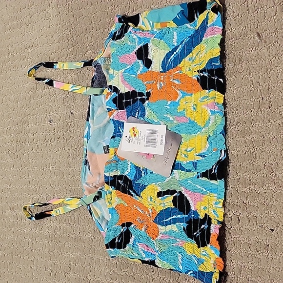 Womans crop top size Large - Picture 3 of 3